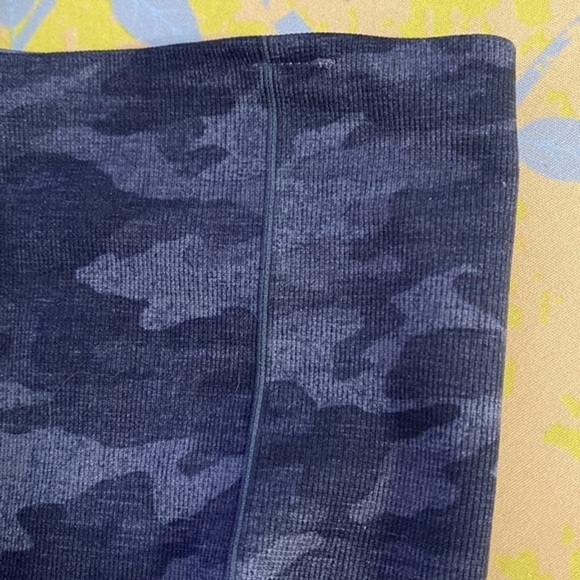 SPANX Look At Me Now Leggings Gray Black Camo sz Medium - Picture 11 of 13